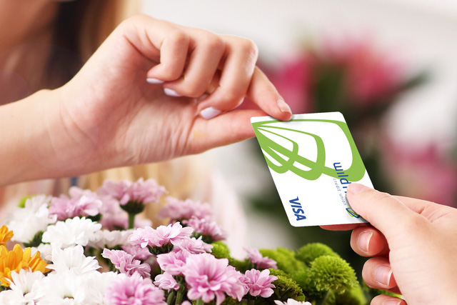 Person paying for flowers using a Wildfire credit card